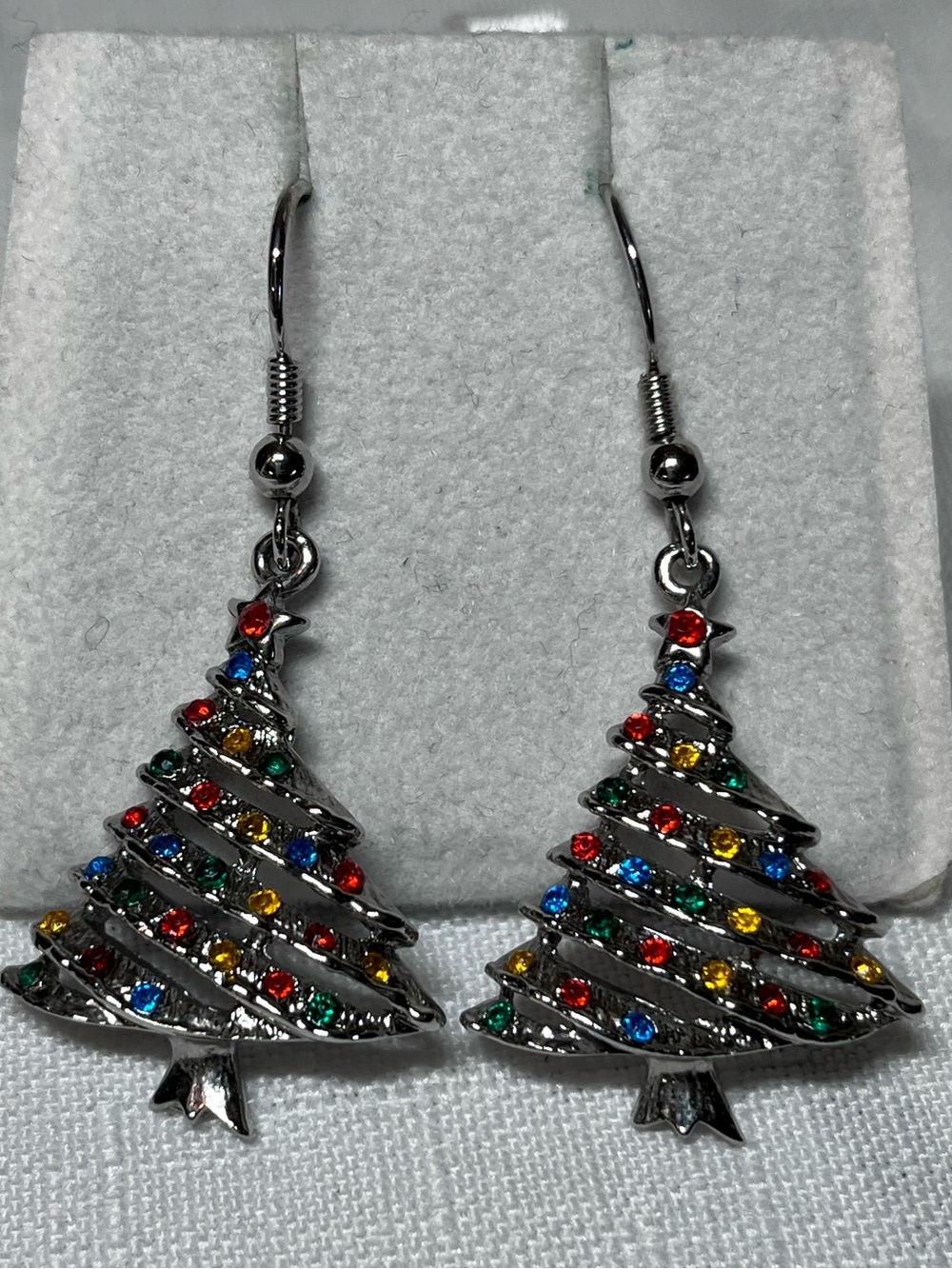 Silver-Tone Multicolor Rhinestone Christmas Tree Drop Earrings
Cute! Fun!